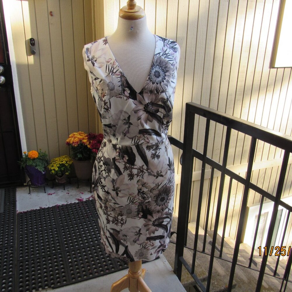 #616  NEW WOMAN'S FLORAL DRESS BY PHASE EIGHT  (SIZE 12US / 16UK)
